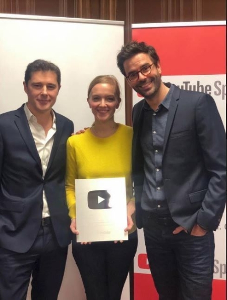 Le producteur Christophe Koszarek et les animateurs Maya Lauqué et Thomas Isle