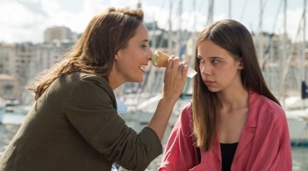 Julie de Bona et Kim Higelin dans l'adaptation française de "Plan B".